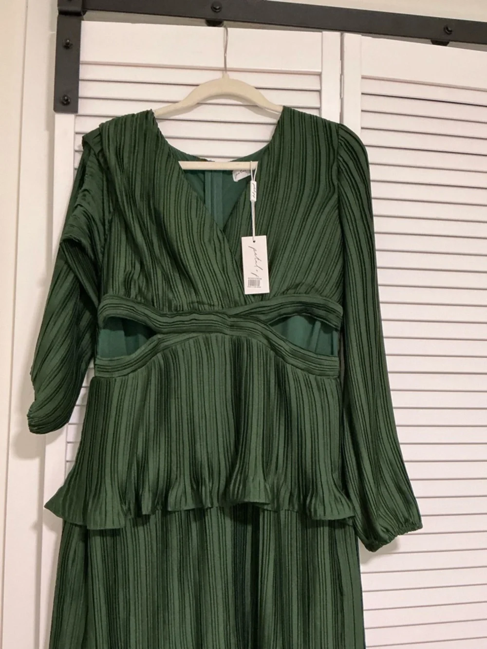 Petal & Pup Emerald Green Tiered Midi Dress - Picture 3 of 5
